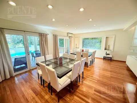 Casa en Alquiler con 1 cochera