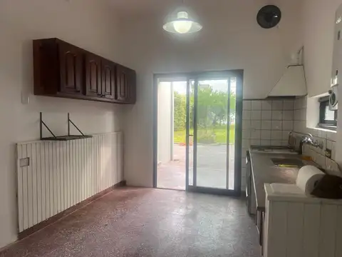 Casa en Alquiler con 2 cocheras
