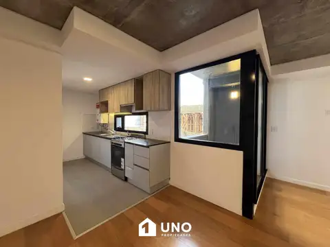 Ituzaingo y Buenos Aires - Amplio Dpto de 1 Dormitorio. Cochera disponible. 