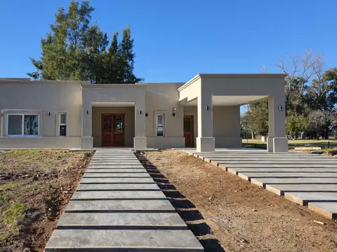 Casa en Venta con 2 cocheras
