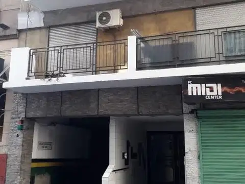 VENTA, AMPLIO MONOAMB con baño separado y cocina integrada, exc ubicacion