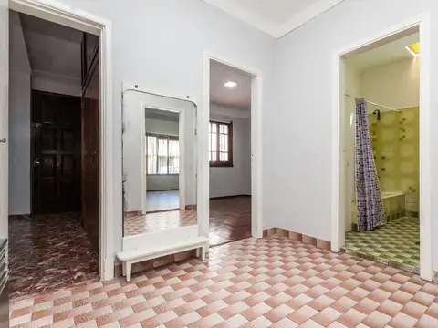 VENTA CASA 3 AMB. COCHERA Y PATIO LOMAS DE ZAMORA