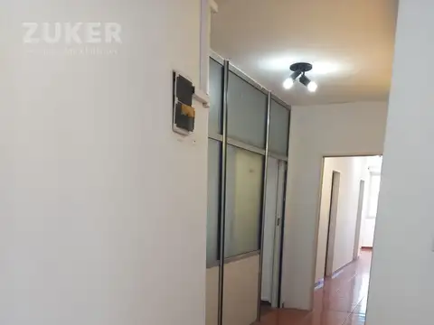 Oficina 6 ambientes con 1 baño