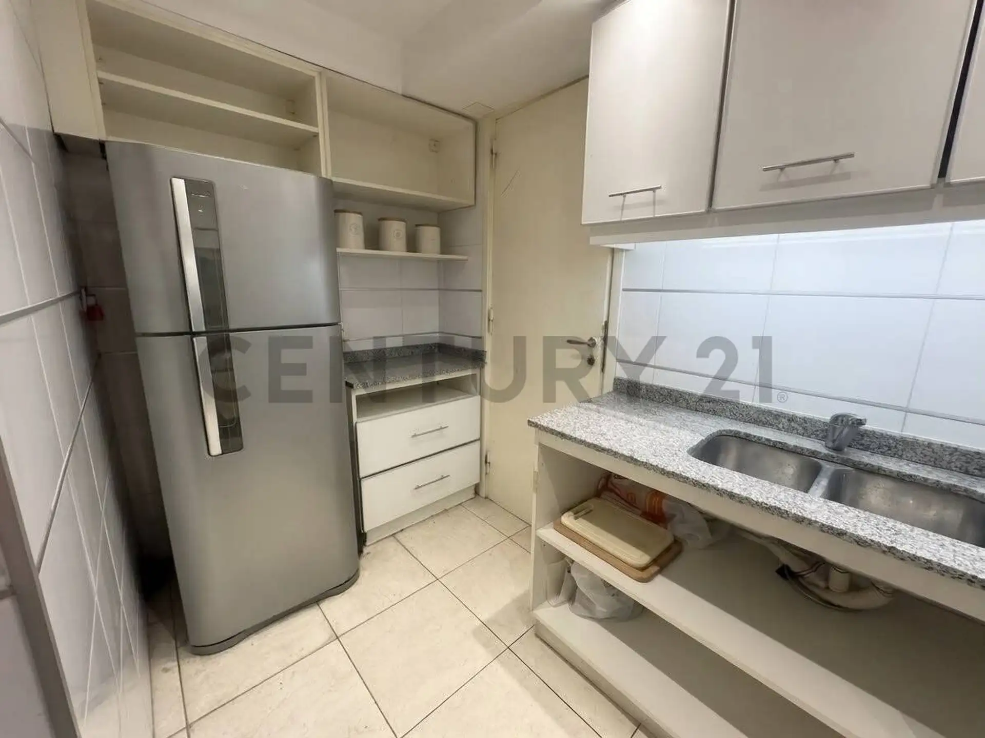 Venta departamento 3 ambientes al contrafrente. Zona Plaza Colon