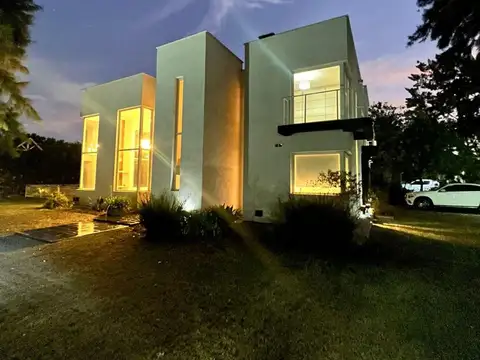 CASA EN VENTA 4 AMBIENTES EL LAUQUEN CANNING