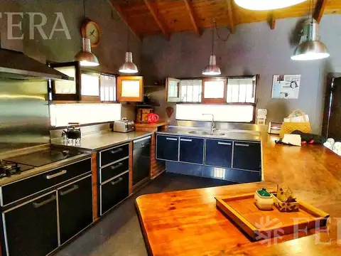 Venta casa 4 ambientes con piscina, quincho con parrilla y galería en Coronel Brandsen