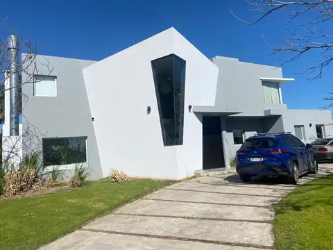 Casa en Alquiler de 3 dormitorios