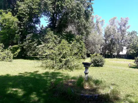Venta Casa Quinta de 4 amb con amplio terreno en Loma Verde