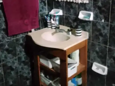 Casa 5 ambientes con 2 baños