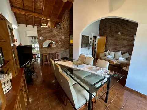 Casa 5 ambientes con 1 baño