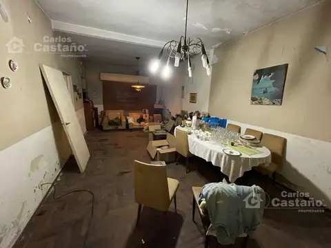 A 1/c de Estación, Casa de 180m cub. Para Refaccionar, Lote de 8,66x36m