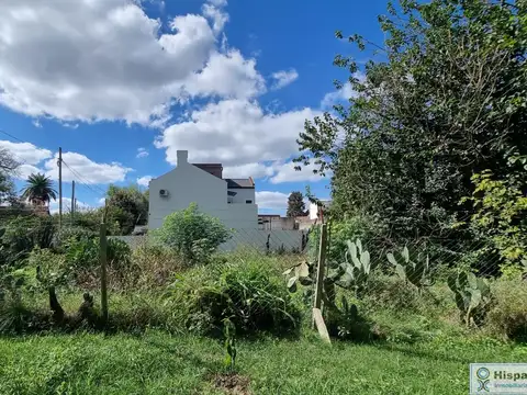 Excelente lote en venta en esquina, Sobre la calle Carlos Calvo, Del Viso, Pilar.