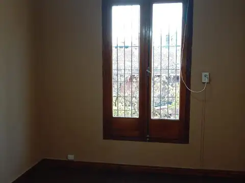 Oficinas en primer piso sobre Leguizamón al 700