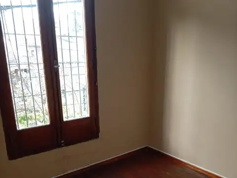 Oficinas en primer piso sobre Leguizamón al 700