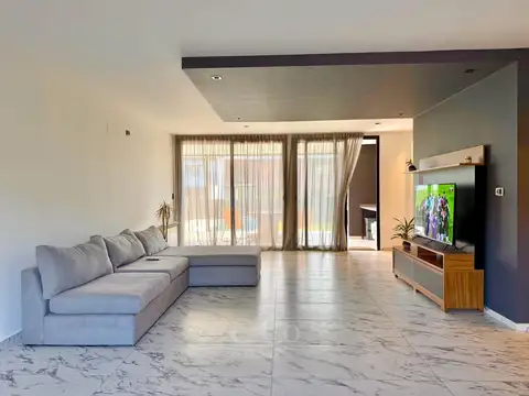 Casa 7 ambientes con 3 baños