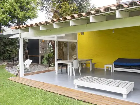 Casa en Alquiler con 1 cochera