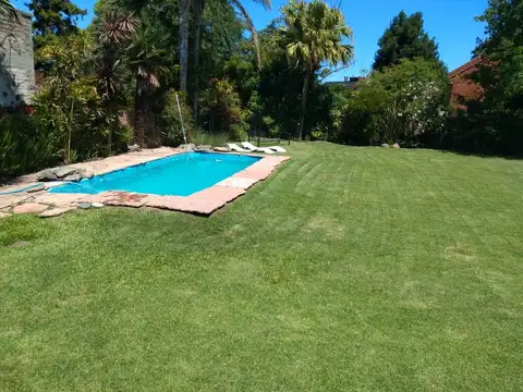 Chalet de 5 ambientes en alquiler, en Martínez.