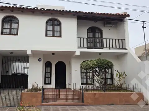 VENTA CASA 4 DORMITORIOS - B° ALTE. BROWN, CIPOLLETTI