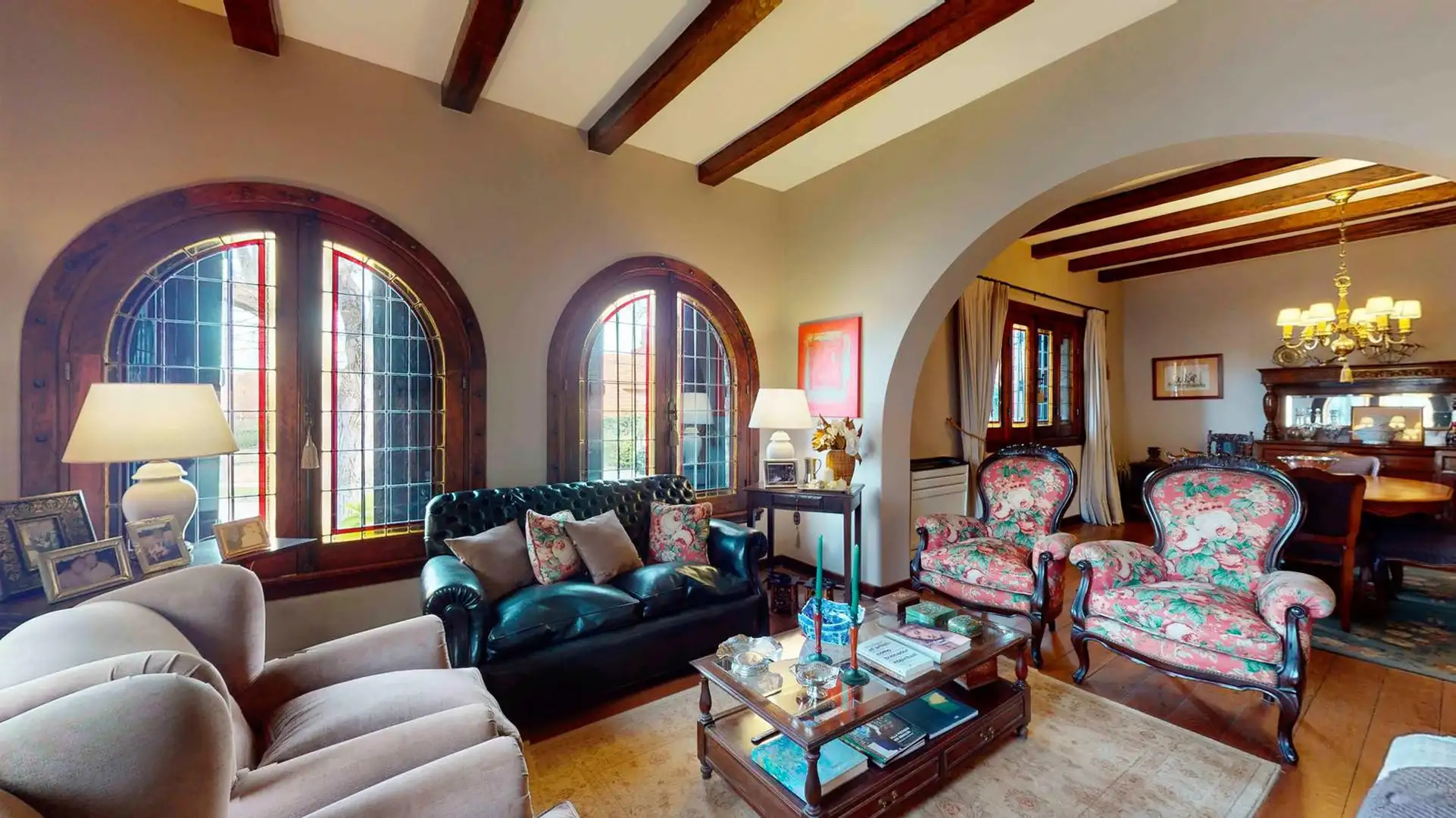 Casa de estilo en venta - 4 ambientes con cochera - Stella Maris