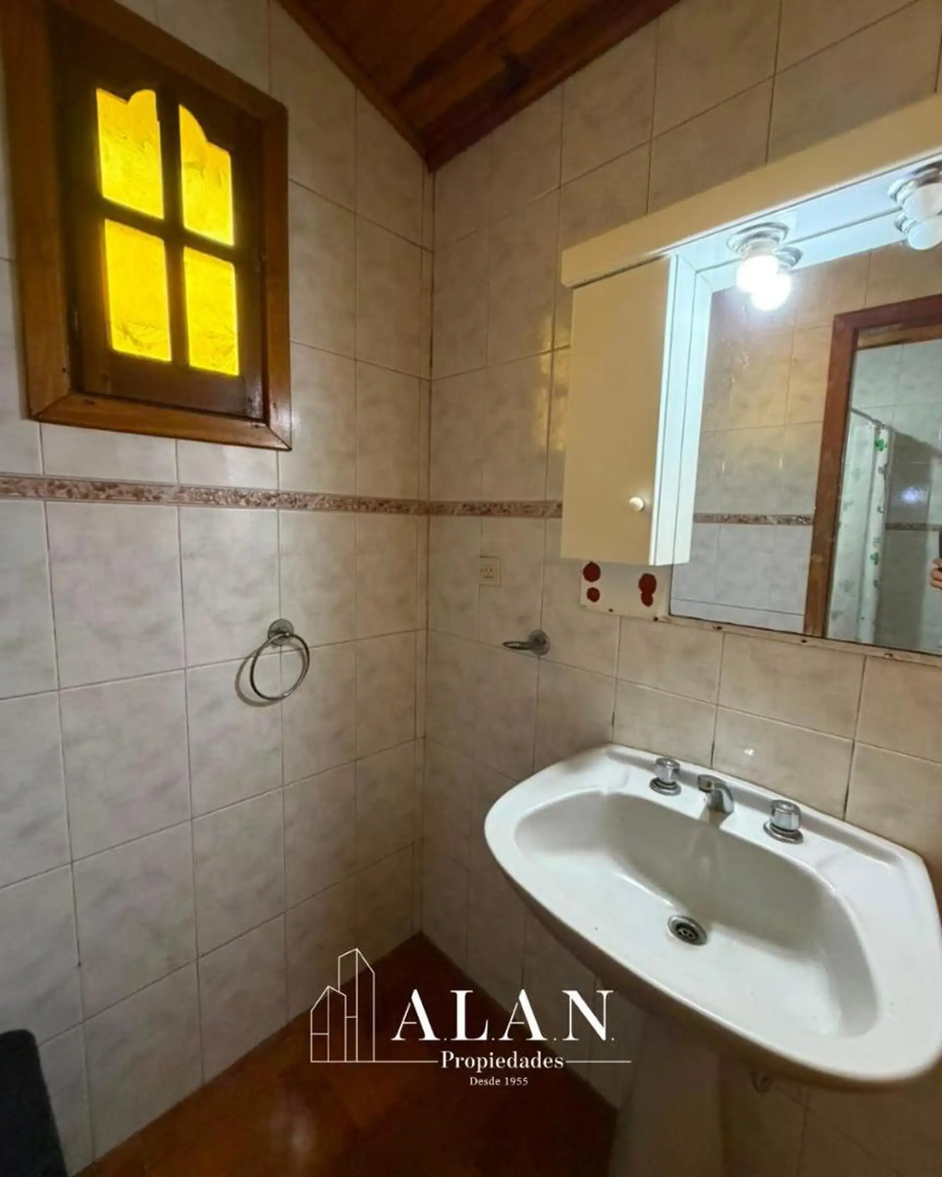 Chalet 4 ambientes con parque y garage