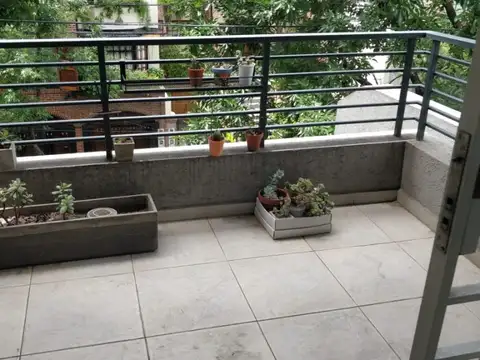 SEMI-NUEVO, "5 AÑOS", AL FRENTE C/BALCÓN