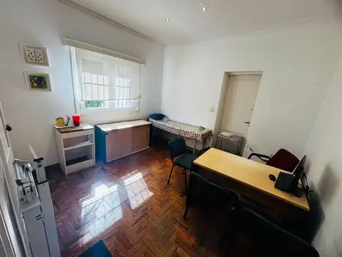 Casa en Alquiler con 3 cocheras