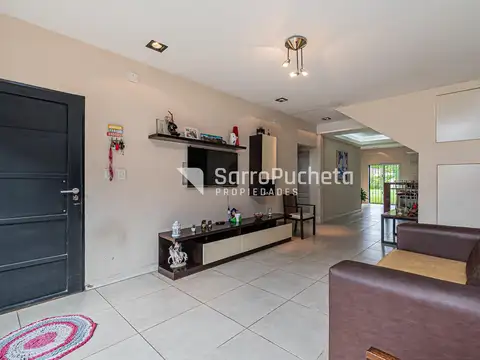 Casa en Venta con 2 cocheras