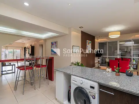 Venta casa 3 ambientes con amplio jardin y cochera en Haedo Norte.