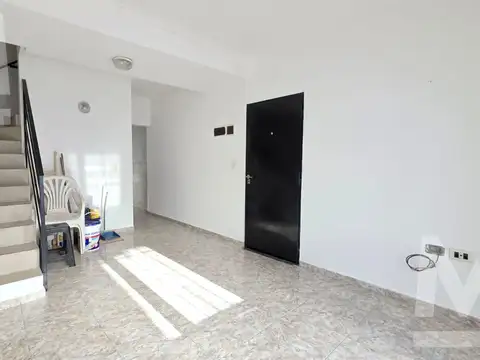 Departamento en Alquiler en Policlinico, $ 680.000