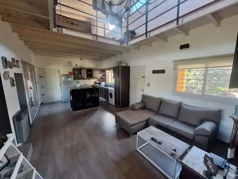 Casa 4 ambientes con 2 baños