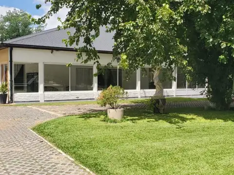 Impecable quinta estilo Finca sobre Uruguay 690, Guernica 