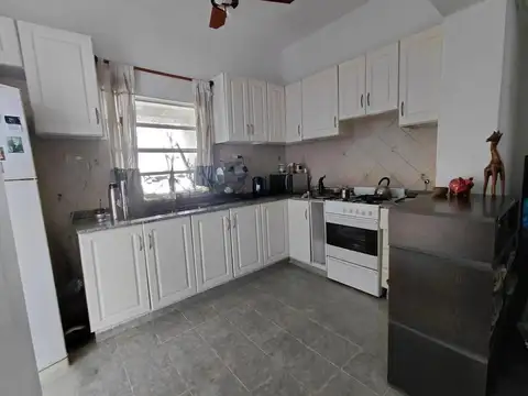 Casa 5 ambientes con 2 baños