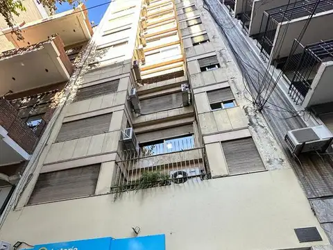 Avenida Las Heras  al 2000