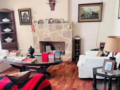 Casa 6 ambientes con 4 baños