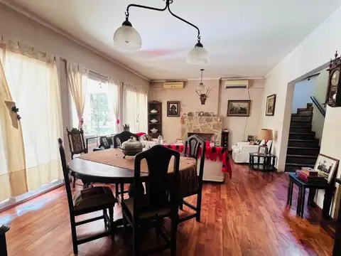 Casa en Venta con 3 cocheras