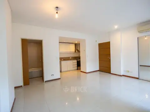 SEMIPISO DIVISIBLE EN ACHAVAL AL 300 - IMPECABLE BALCON TODO SOL APTO PROFESIONAL