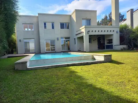 Casa en Alquiler de 3 dormitorios