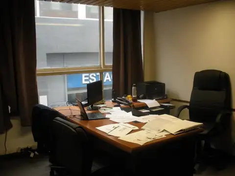 Oficina 5 ambientes con 2 baños