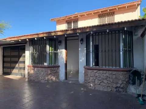 Casa 5 ambientes con 2 baños
