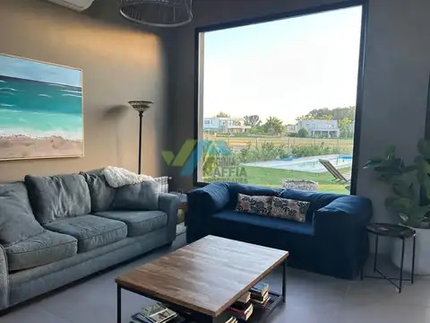 Casa 5 ambientes con 4 baños