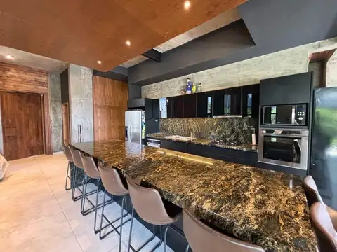 Casa 4 ambientes con 3 baños