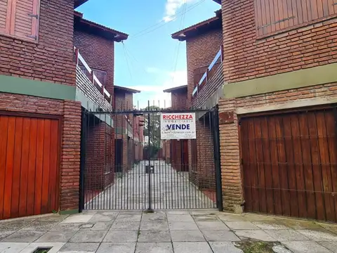 REGIO DUPLEX CUATRO AMBIENTES CON GARAJE - EN EXCELENTE UBICACION - CENTRICO