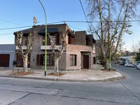 Casa en venta - 3 Dormitorios 3 Baños - Saladillo