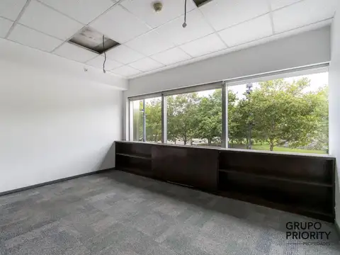 Oficina en alquiler en Puerto Madero con cochera!