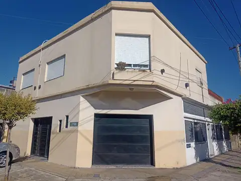 Casa 3 ambientes cochera y patio - Apto Crédito -Quilmes Oeste