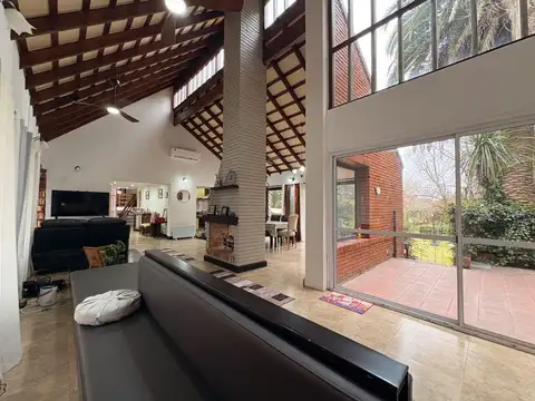 Casa en Alquiler Temporal con 3 cocheras