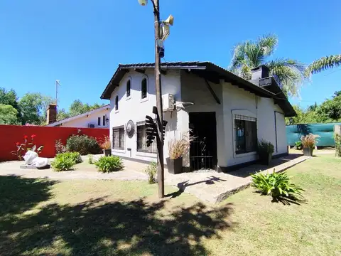 Casa en Venta con 2 cocheras