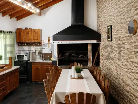 VENTA - Casa en Hurlingham de 6 ambientes