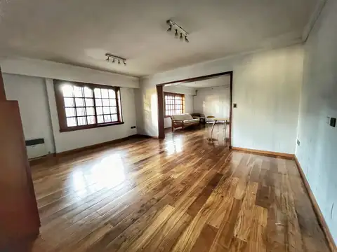 Casa 7 ambientes con 4 baños