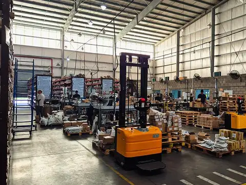Depósito en alquiler - Parque Industrial Darwin – Vicente López – Seguridad 24 hs